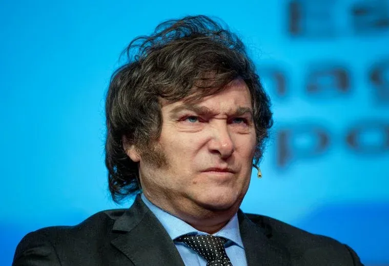 Gobierno estudia permitir el uso de dólares sin tener que justificar el origen de los fondos