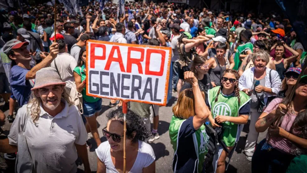 La CGT intensifica su ofensiva contra el gobierno de Milei tras un paro general que paralizó el país