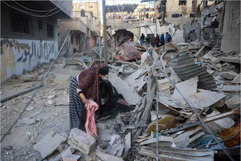 Gaza y atacó objetivos: hay centenas de muertos y peligra la tregua