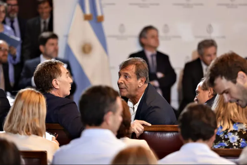 Acuerdo con el FMI: el oficialismo alcanzó el dictamen para ratificar el DNU de Milei y busca blinda