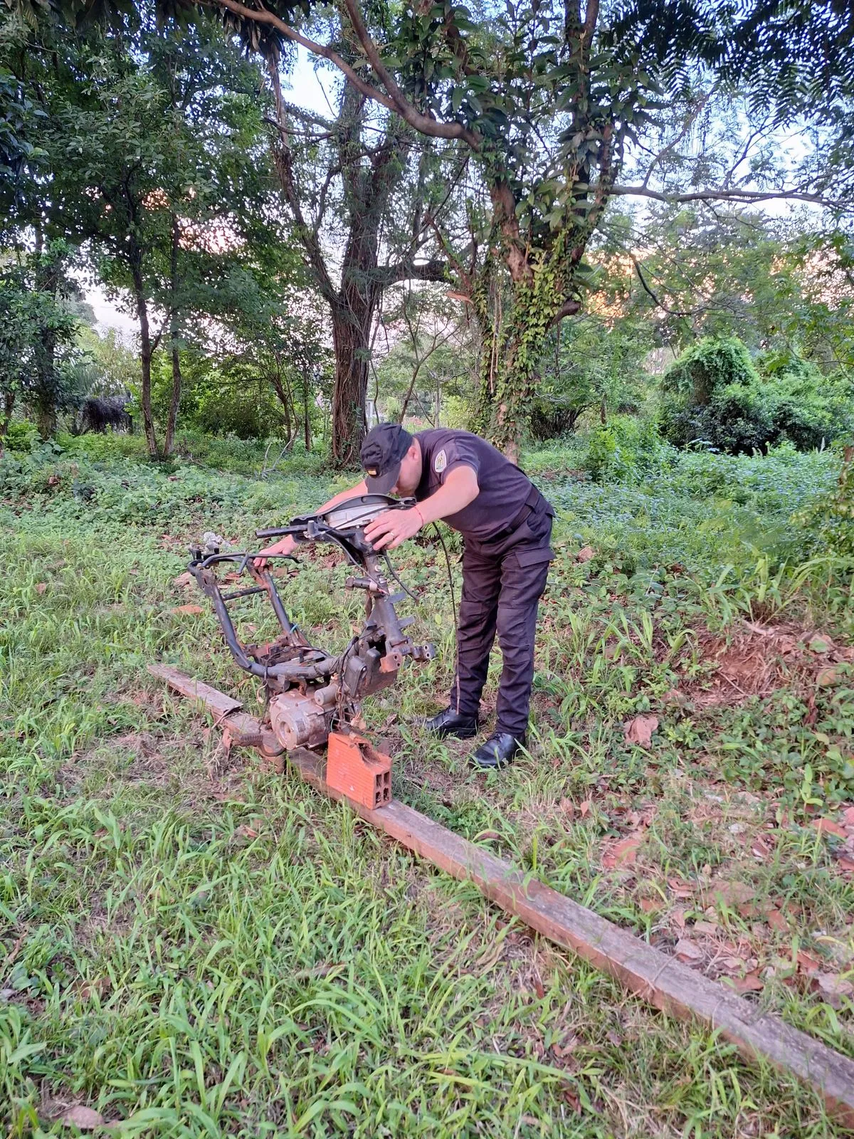 Allanaron un taller en Bonpland y recuperaron dos motocicletas